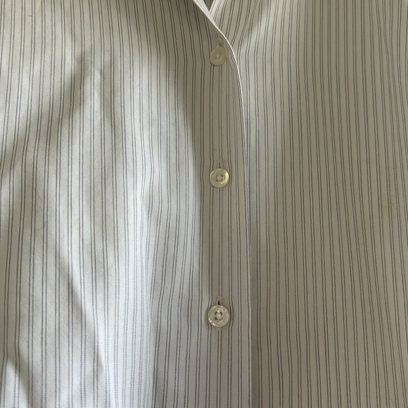 Women’s Brooks Brothers classic fit collar and cuff button down. White striped - Picture 7 of 7